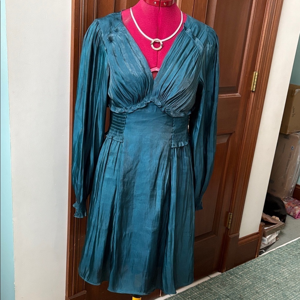 Umgee Dress midi Emerald green V-neck long sleeve 100%poly gathers flowy